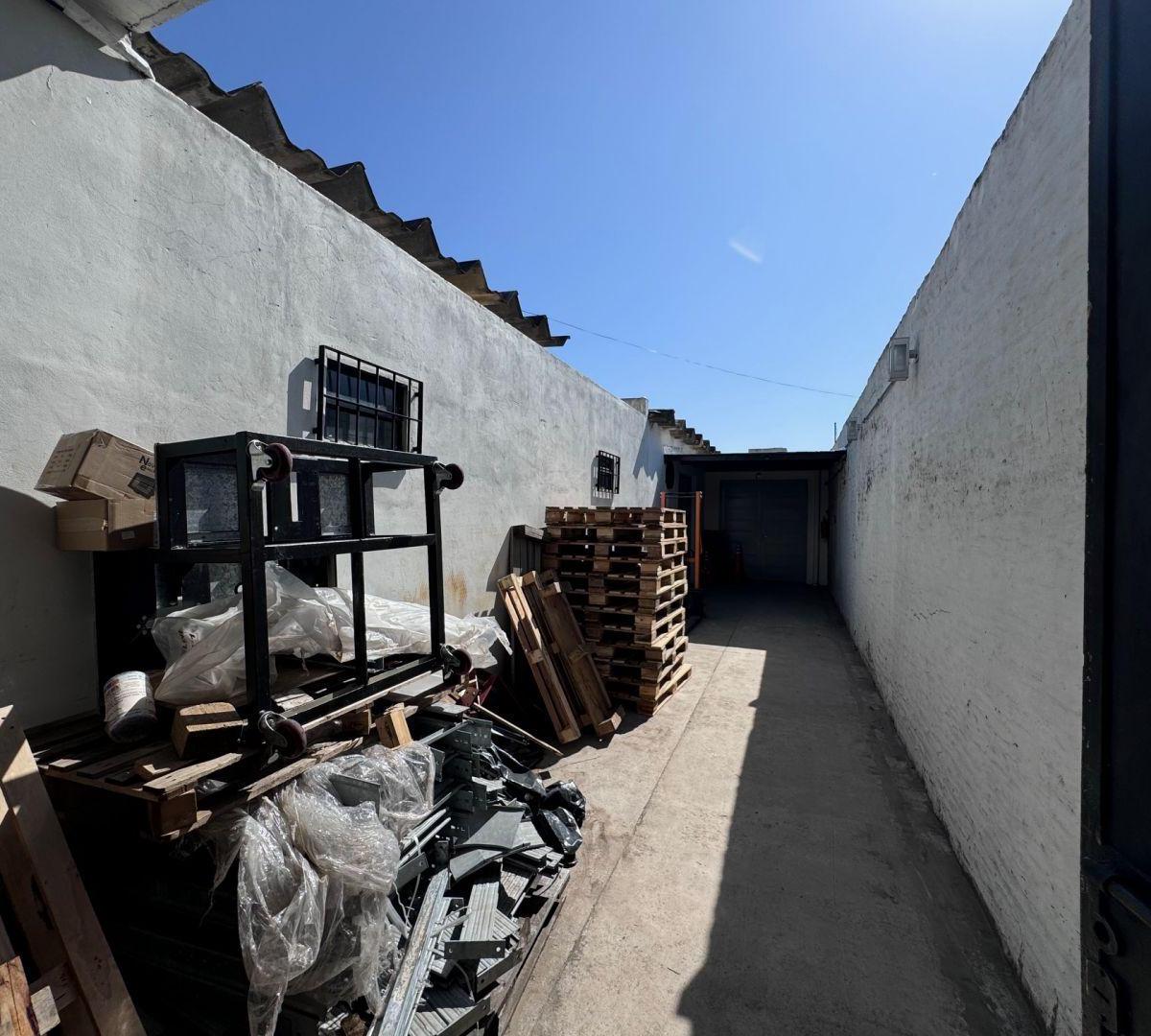 Excelente Galpón en Venta en Castelar Norte 3