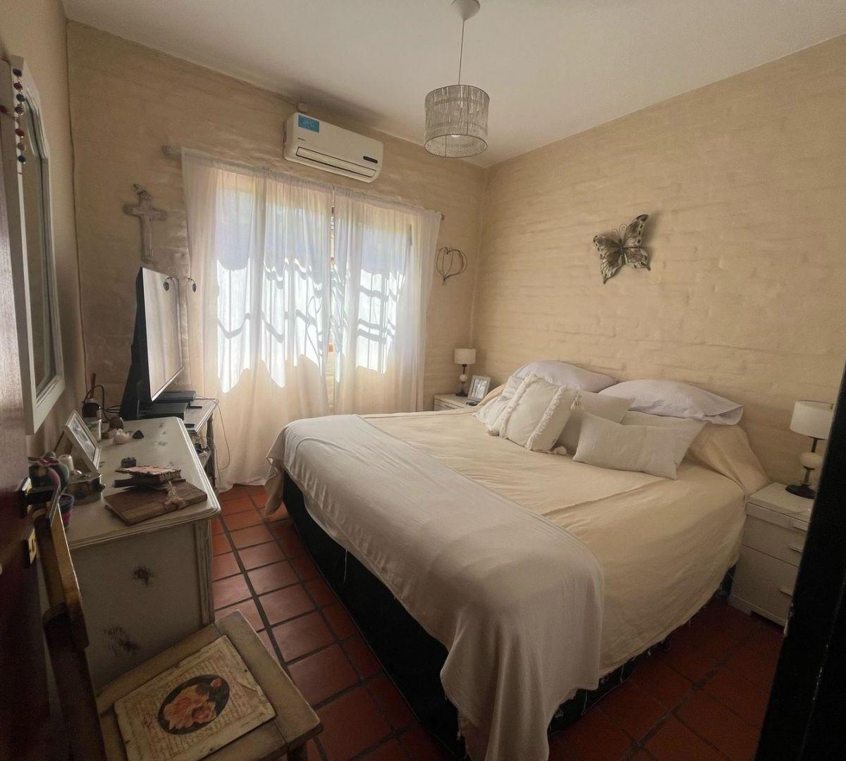 APTA CREDITO Venta de Casa 4 Amb. Parque Leloir, ituzaingo