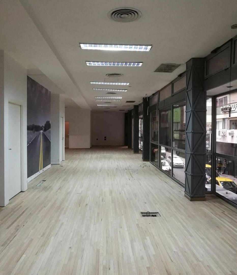 Foto de Oficina Comercial de 200m² en Alquiler, imagen 5
