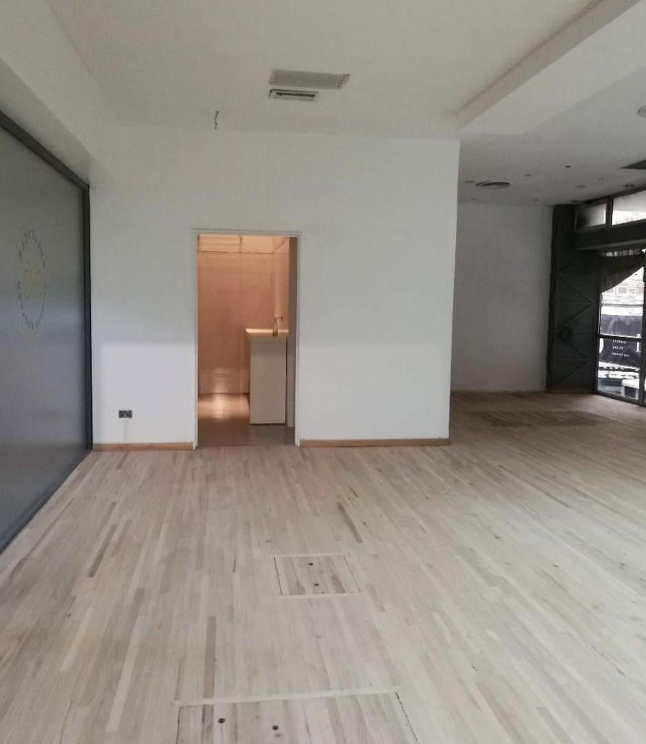 Foto de Oficina Comercial de 200m² en Alquiler, imagen 2