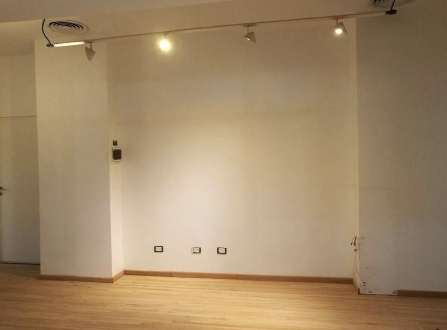 Foto de Oficina Comercial de 200m² en Alquiler, imagen 4