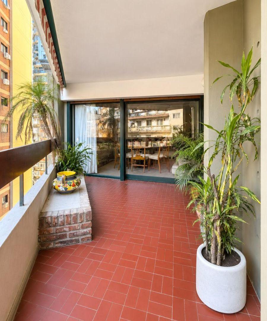 Foto de Departamento de 260m² en Venta en Arroyo y Suipacha, imagen 3