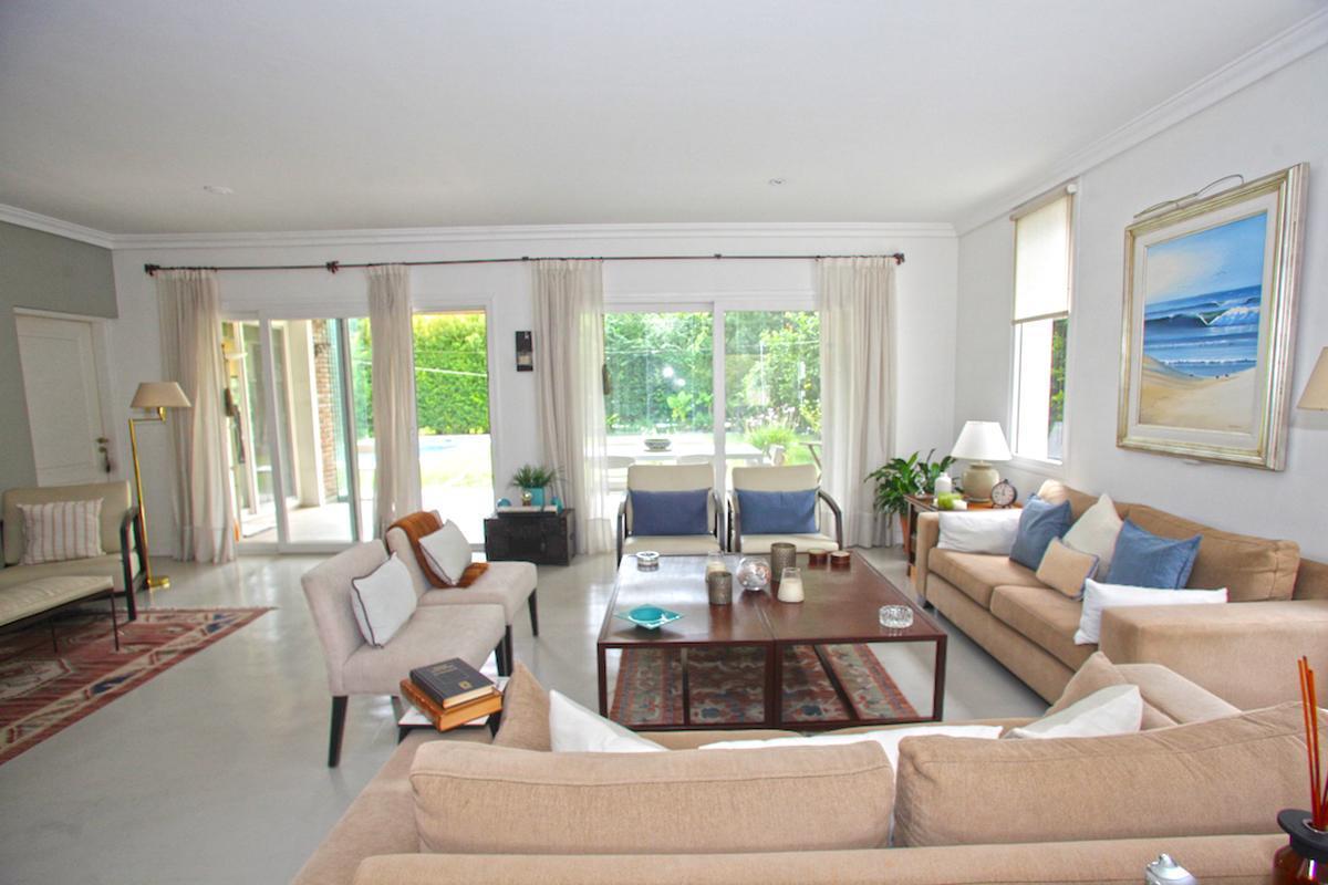 Hermosa Casa en Barrio Greenlands en Venta 2