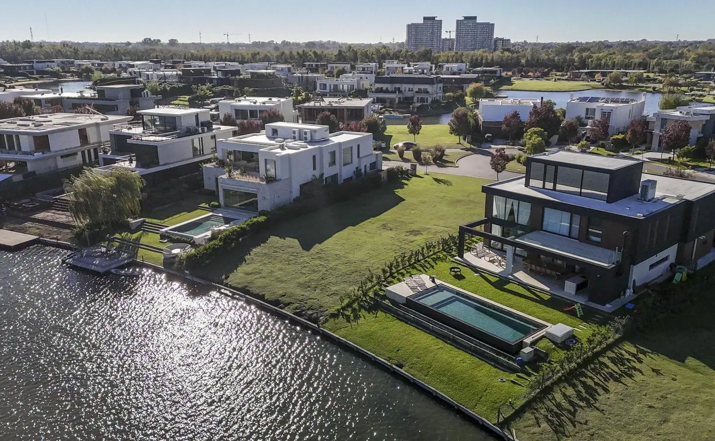 Terreno a lago en Virazon, Nordelta al lago, orient Oeste 3