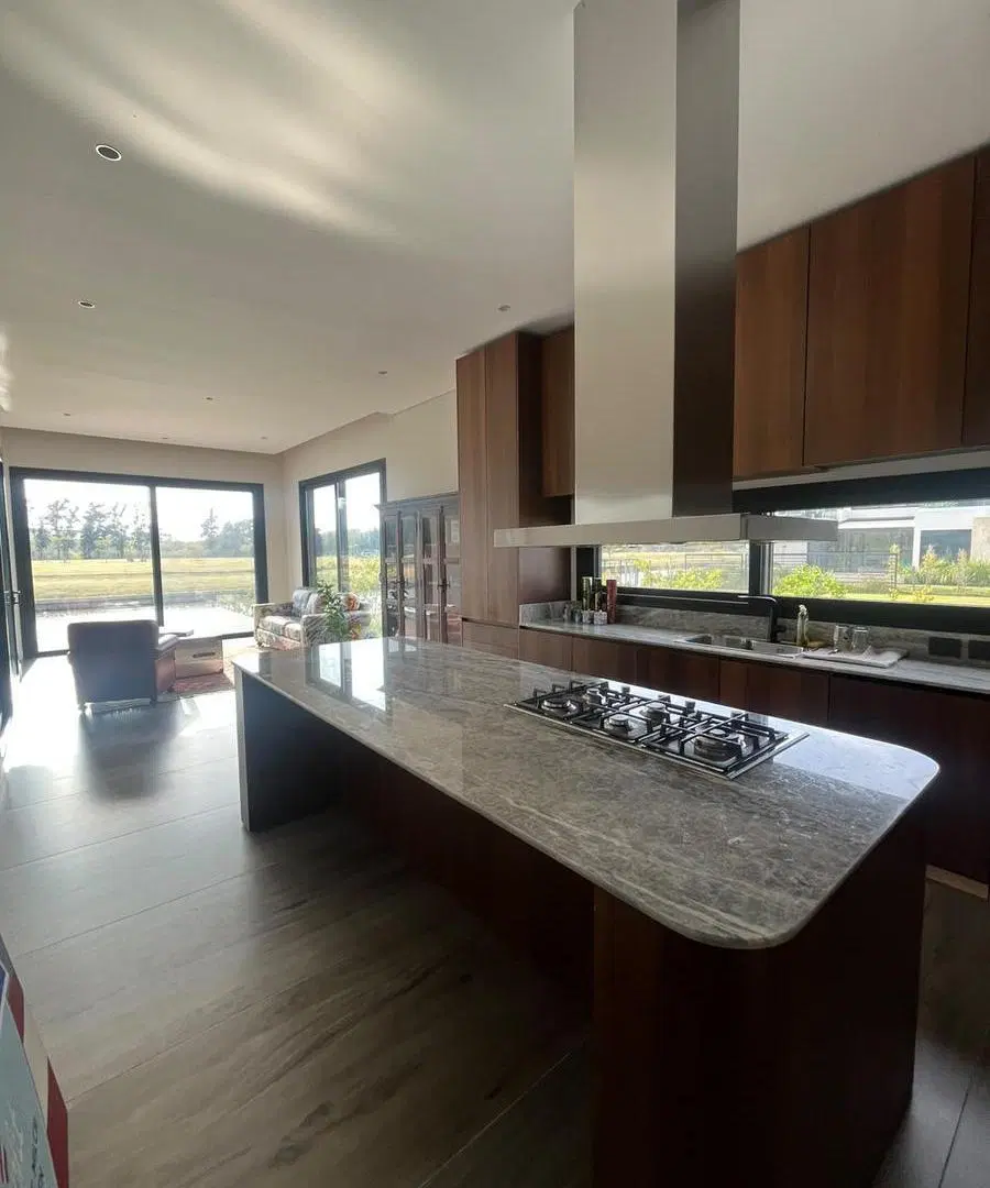Casa de diseño a estrenar en El Yacht, Nordelta - Vista al río y amarra propia 2
