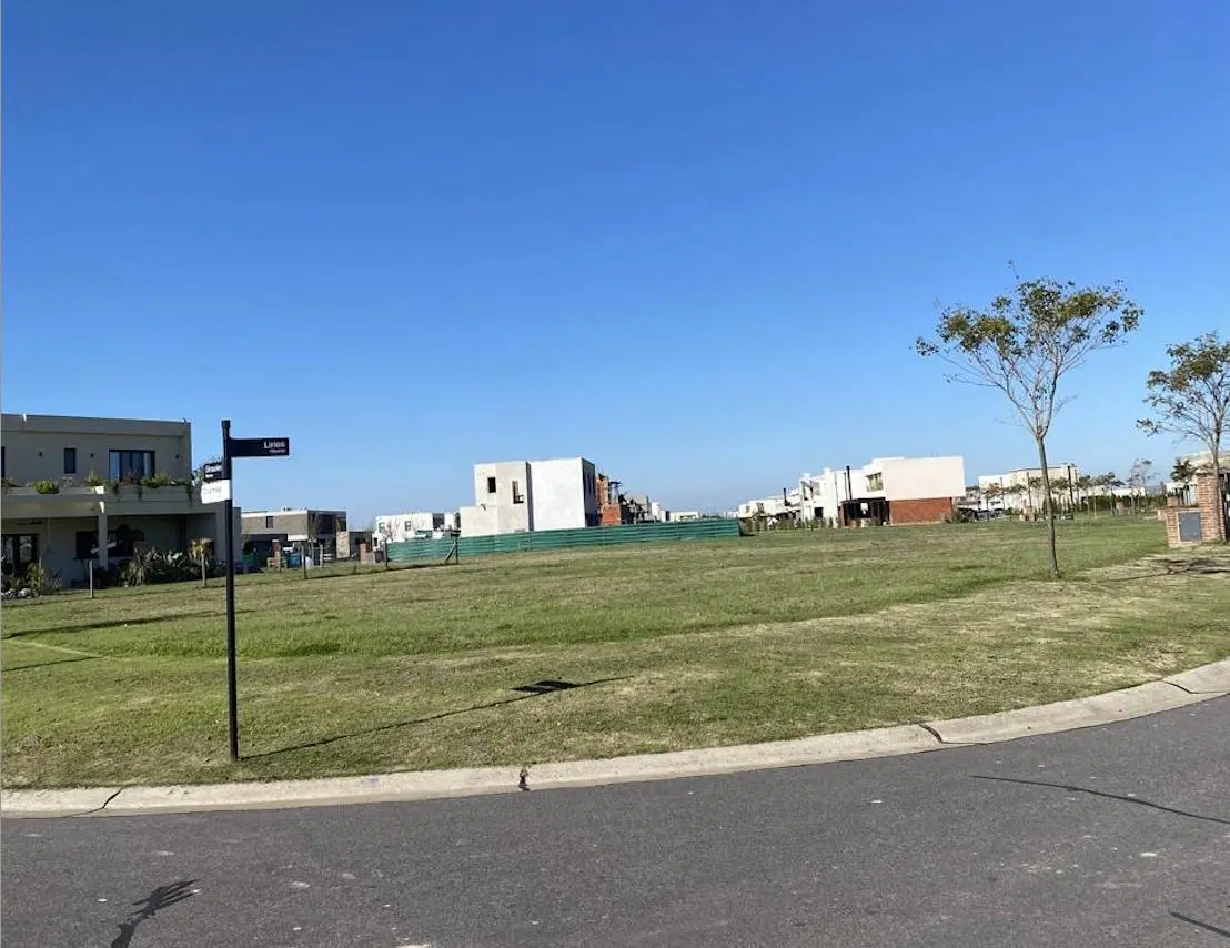 Terreno en venta en barrio Riberas - Puertos - en esquina 4