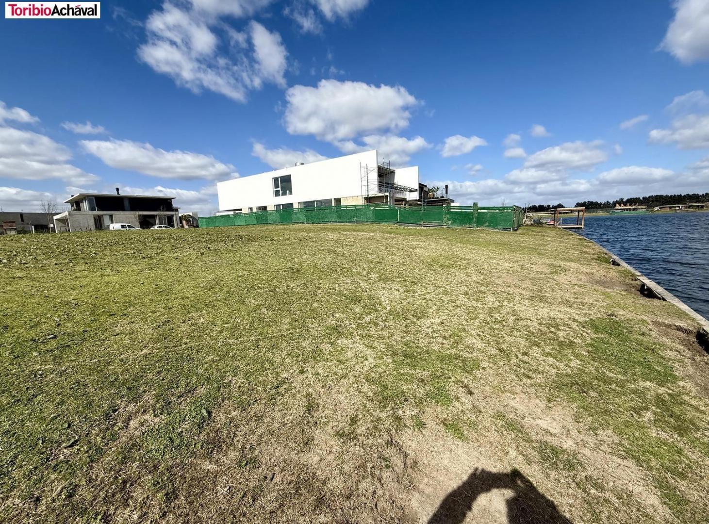 Foto de Terreno Venta al agua Orientac NorOeste en barrio Los Puentes Nordelta, imagen 2