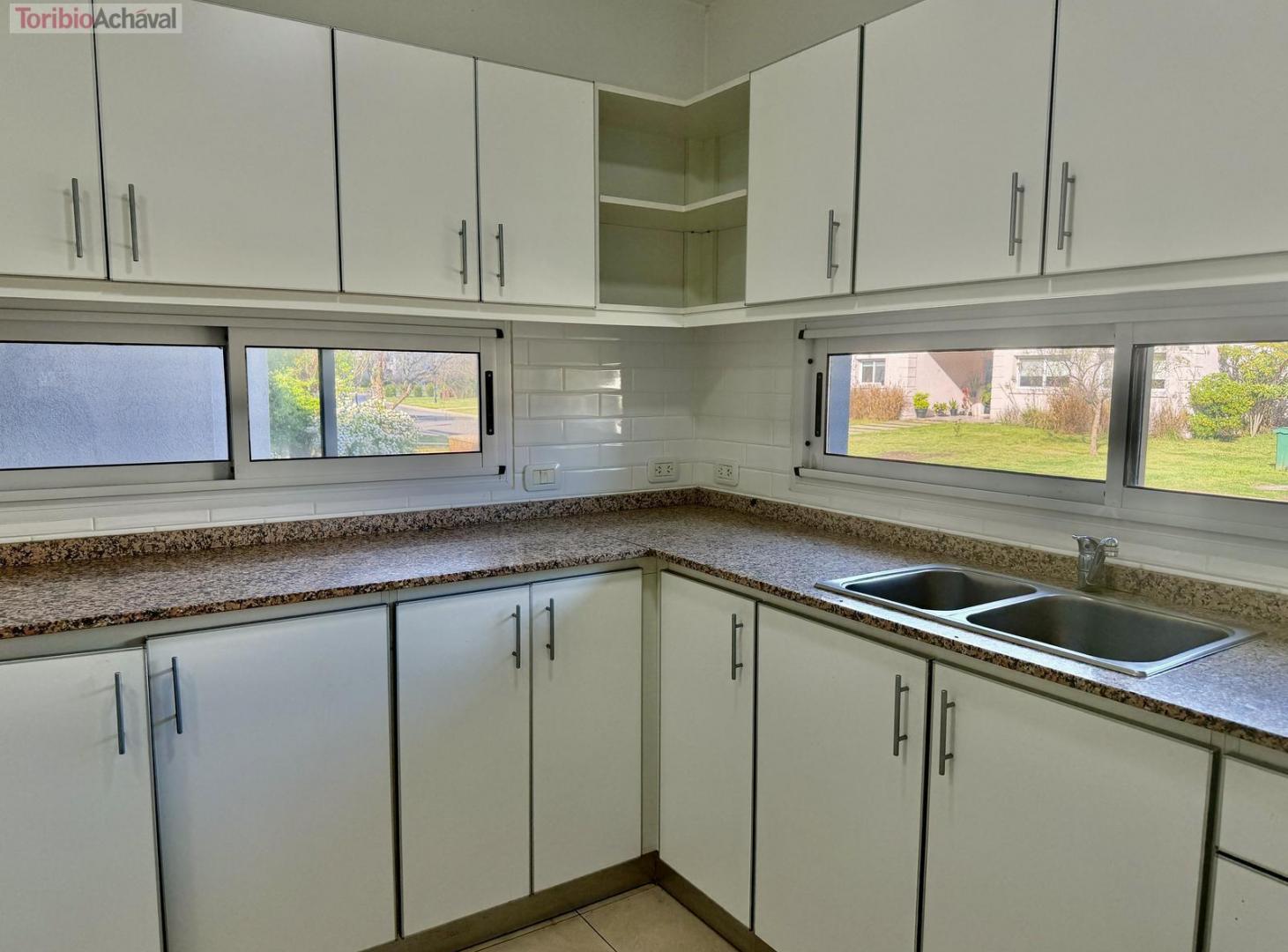 Foto de Casa en venta en Barrio San Gabriel: una planta, 3 dormitorios y pileta, imagen 3