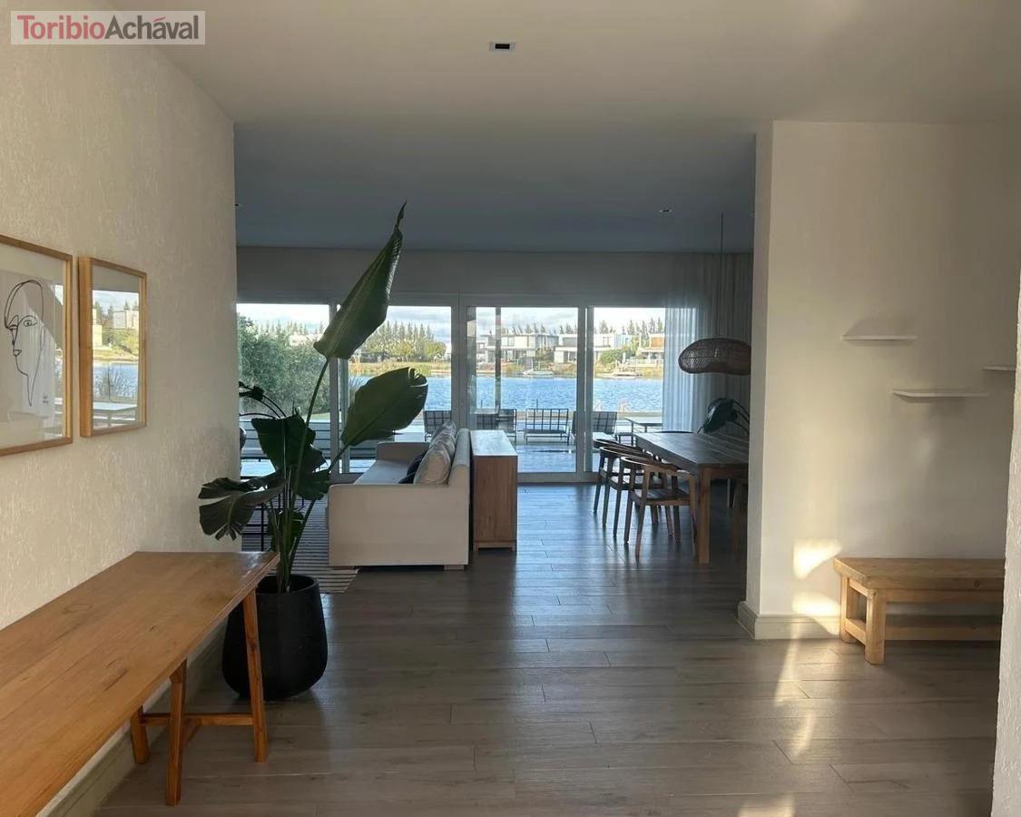 Foto de Casa a la laguna en Barbarita: 5 dormitorios en suite, pileta y muelle, imagen 3
