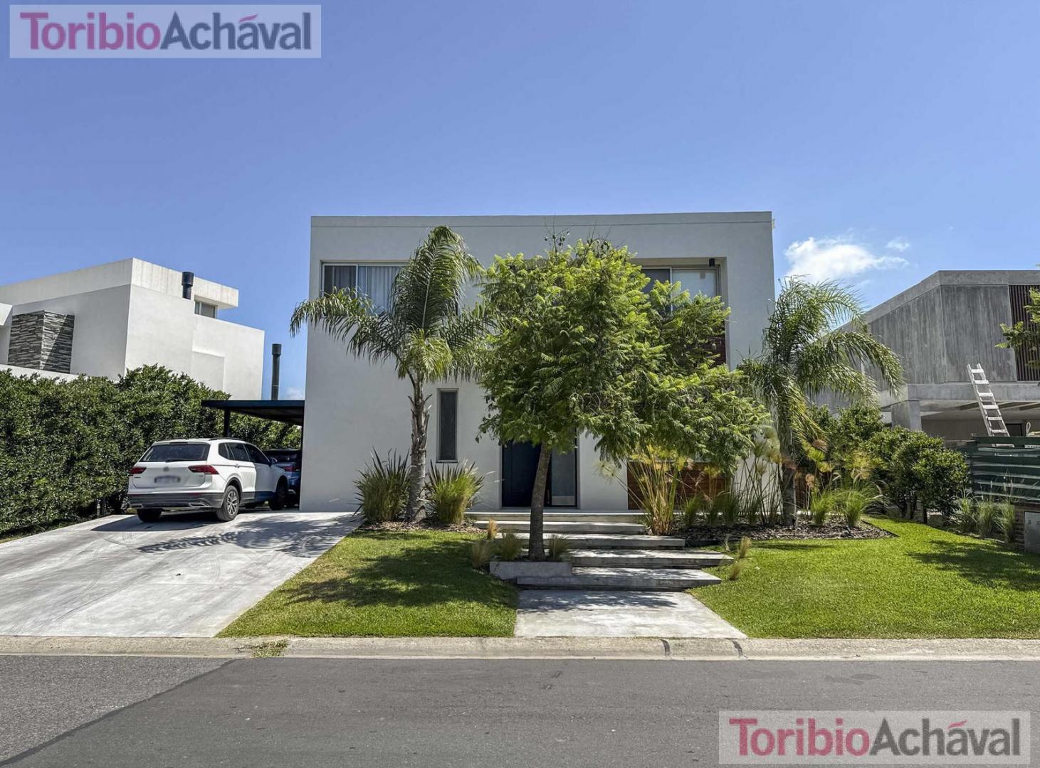 Foto de Casa a la laguna, en Venta, en Barrio Los Castaños, impecable estado, imagen 3