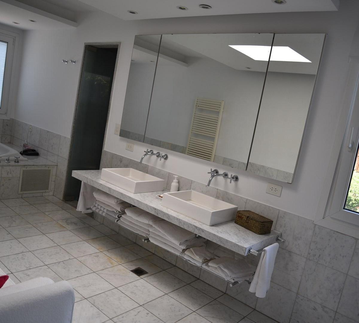 Foto de Casa Chalet en Venta en Lomas de San Isidro, San Isidro, G.B.A. Zona, imagen 3