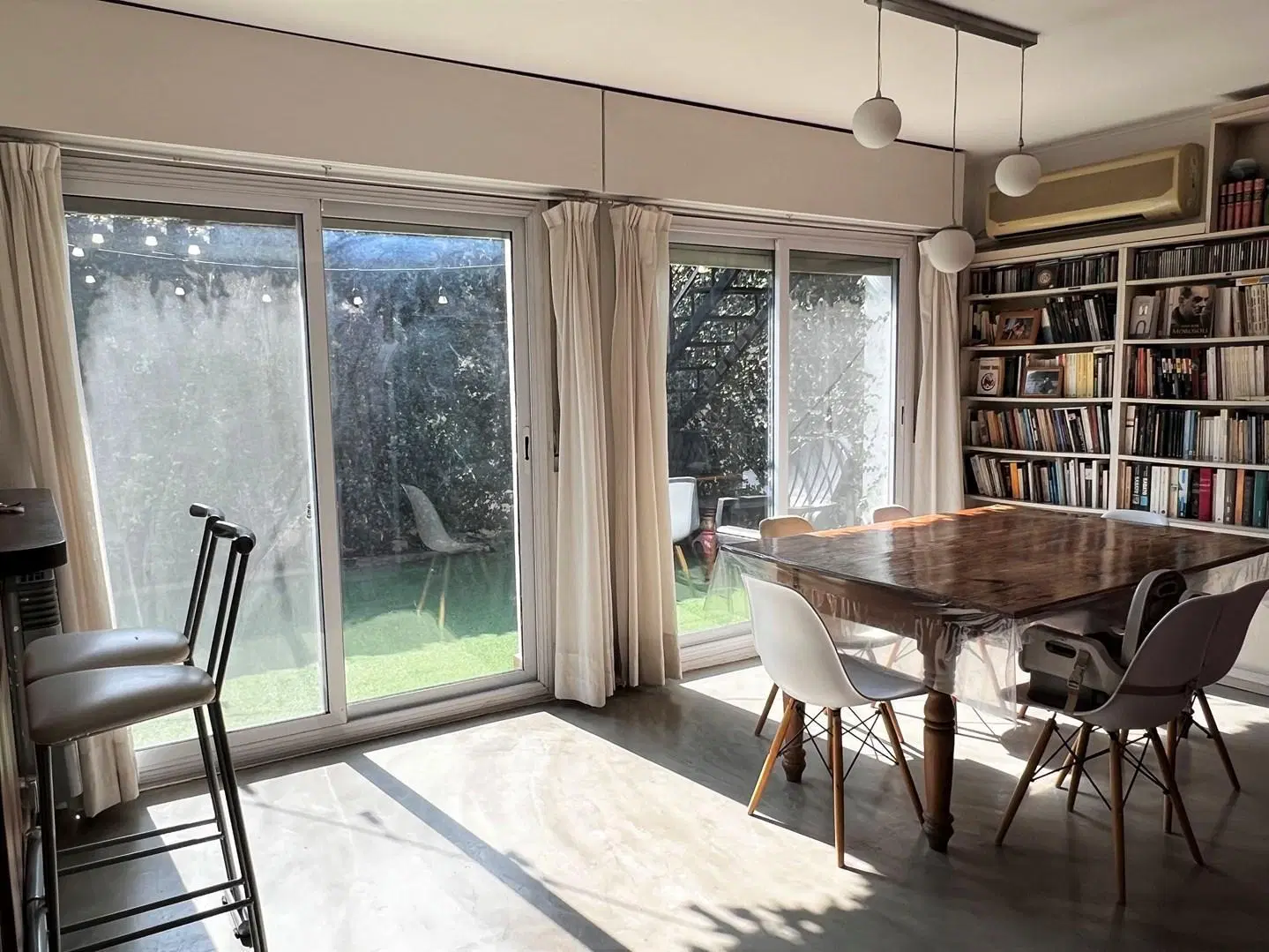 Casa reciclada, con terraza, quincho y parrilla en muy buena ubicación. 3