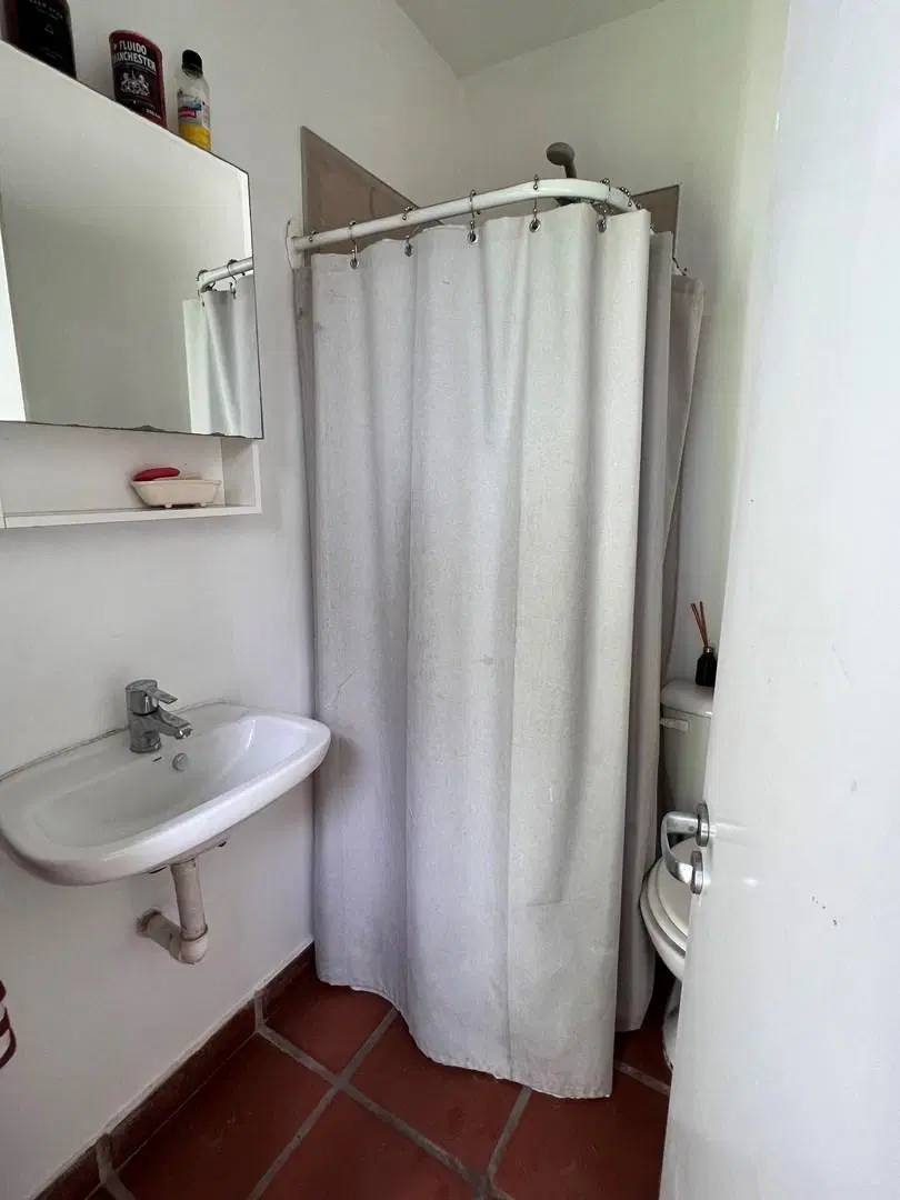 Casa reciclada, con terraza, quincho y parrilla en muy buena ubicación. 2