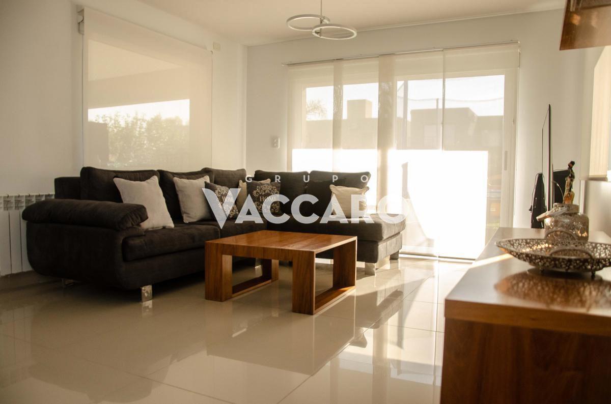 Casa en Venta 5 ambientes en Maria Eugenia RV
