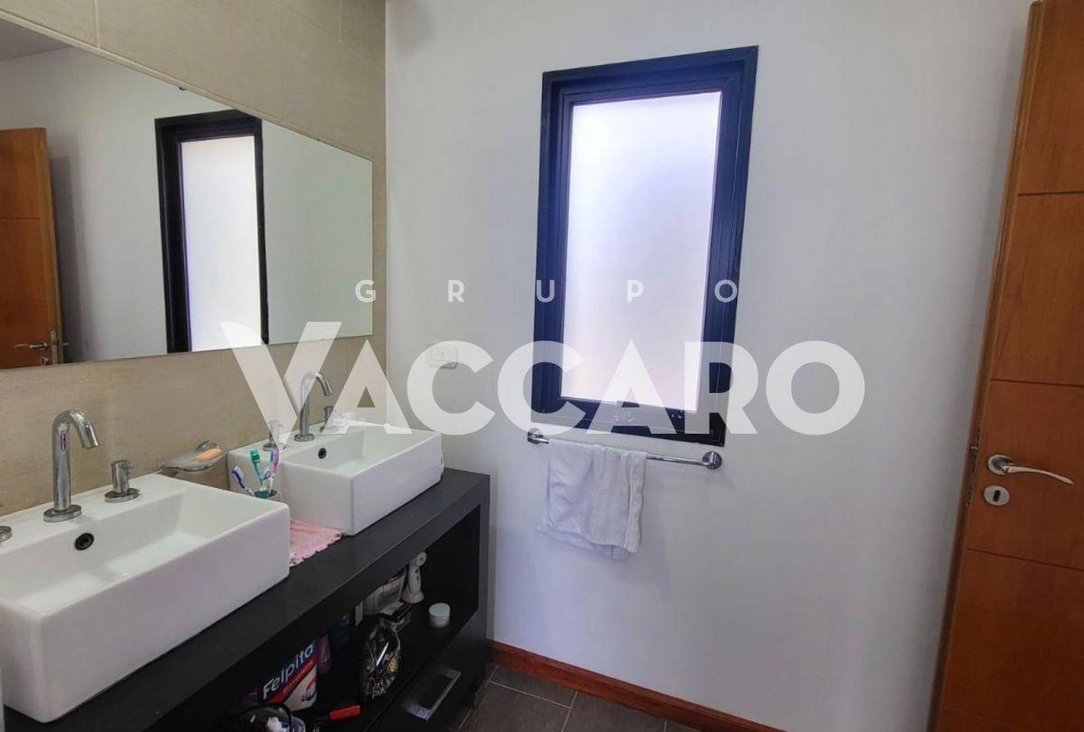 Foto de Casa en Venta 4 ambientes Maria Eugenia RV, imagen 4