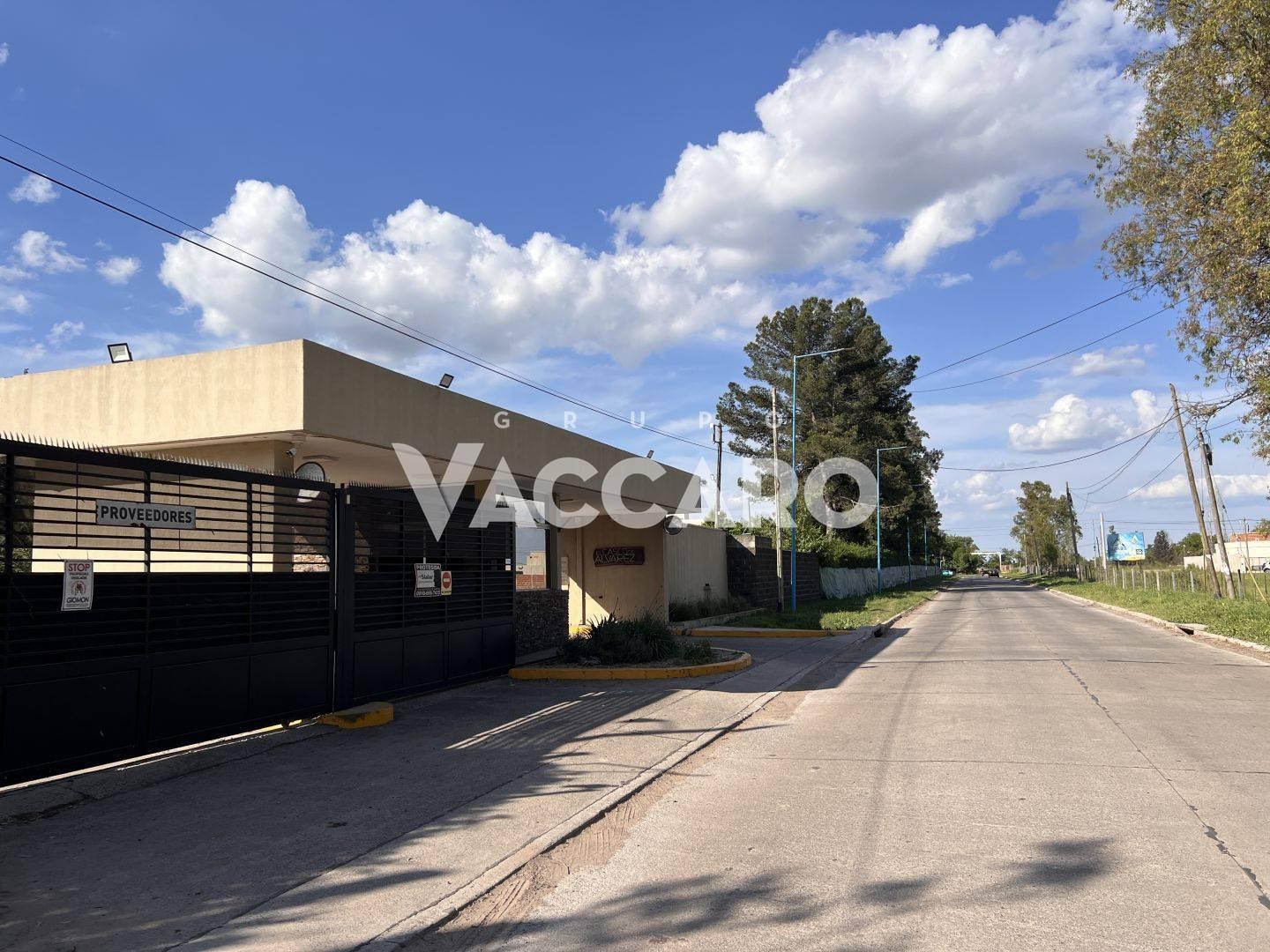 Casa 5 ambientes Casco de Alvarez