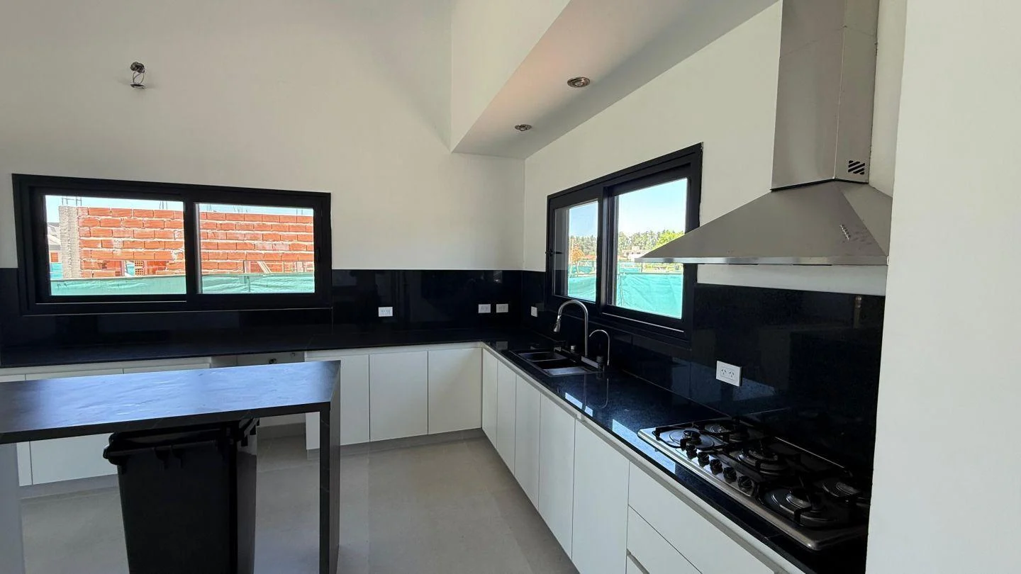 Foto de Venta Casa 4 ambientes en prados del oeste, imagen 4
