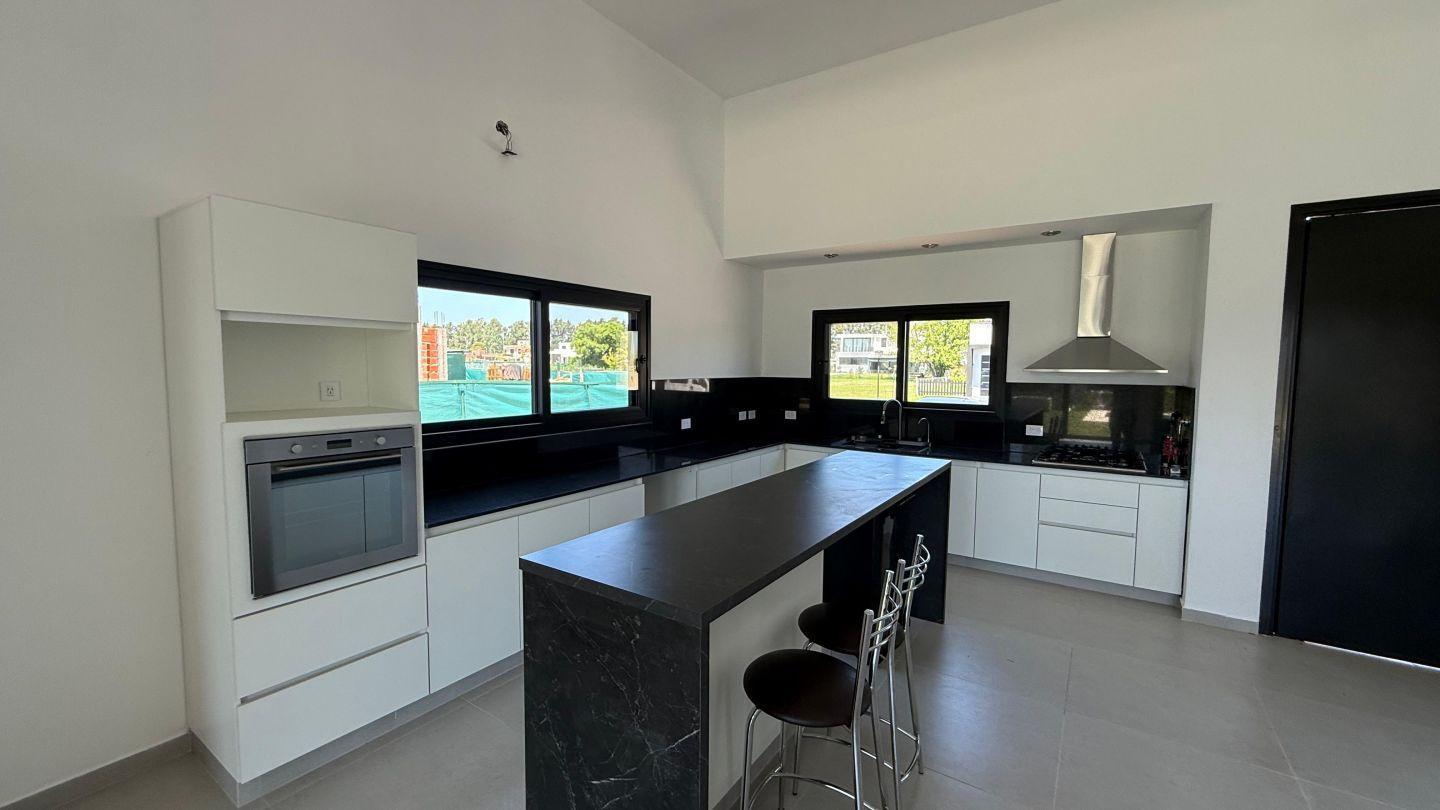 Foto de Alquiler de Casa 4 Ambientes amobalada en Prados del Oeste, Moreno, imagen 3
