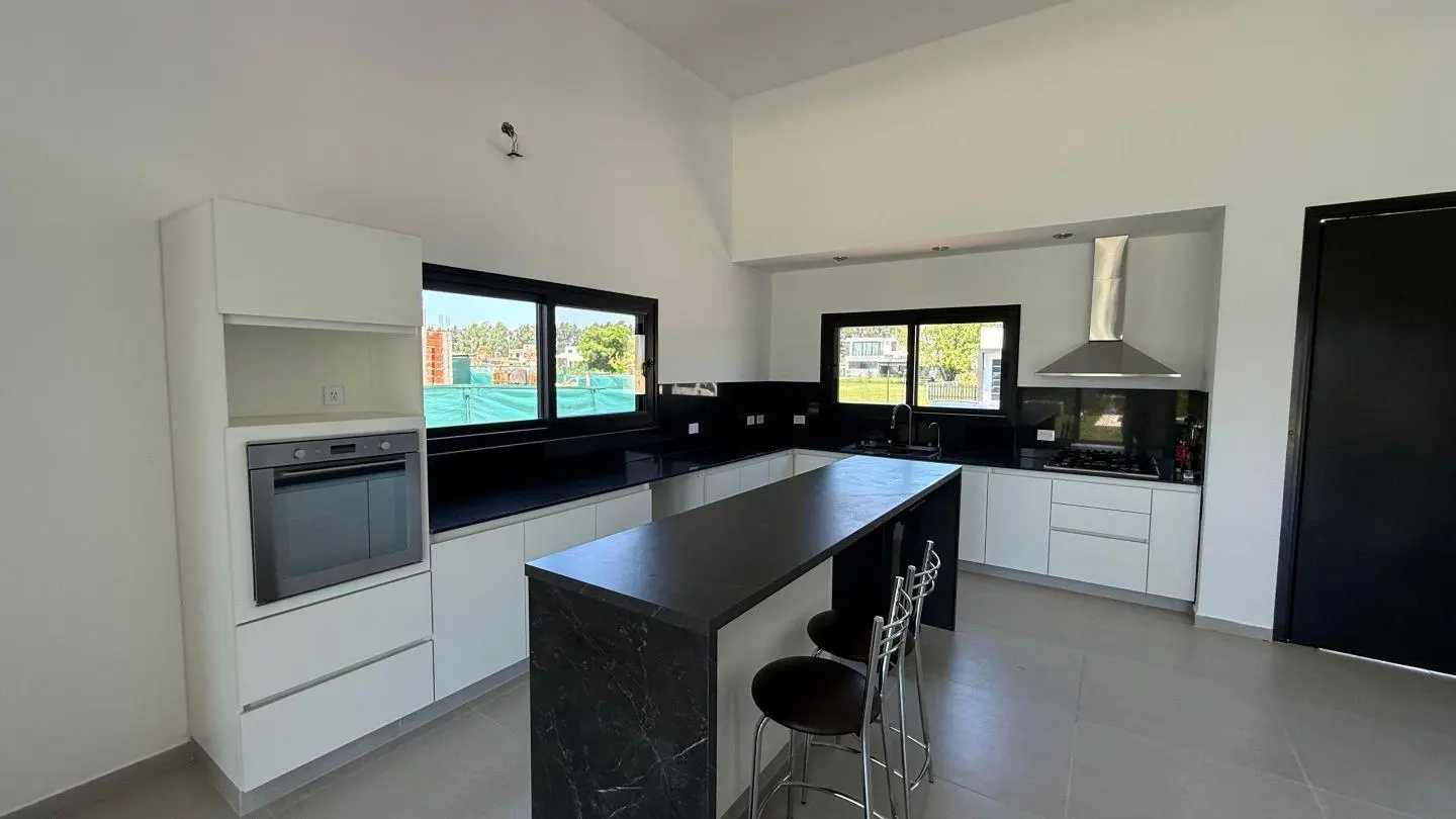 Alquiler de Casa 4 Ambientes amobalada en Prados del Oeste, Moreno 3
