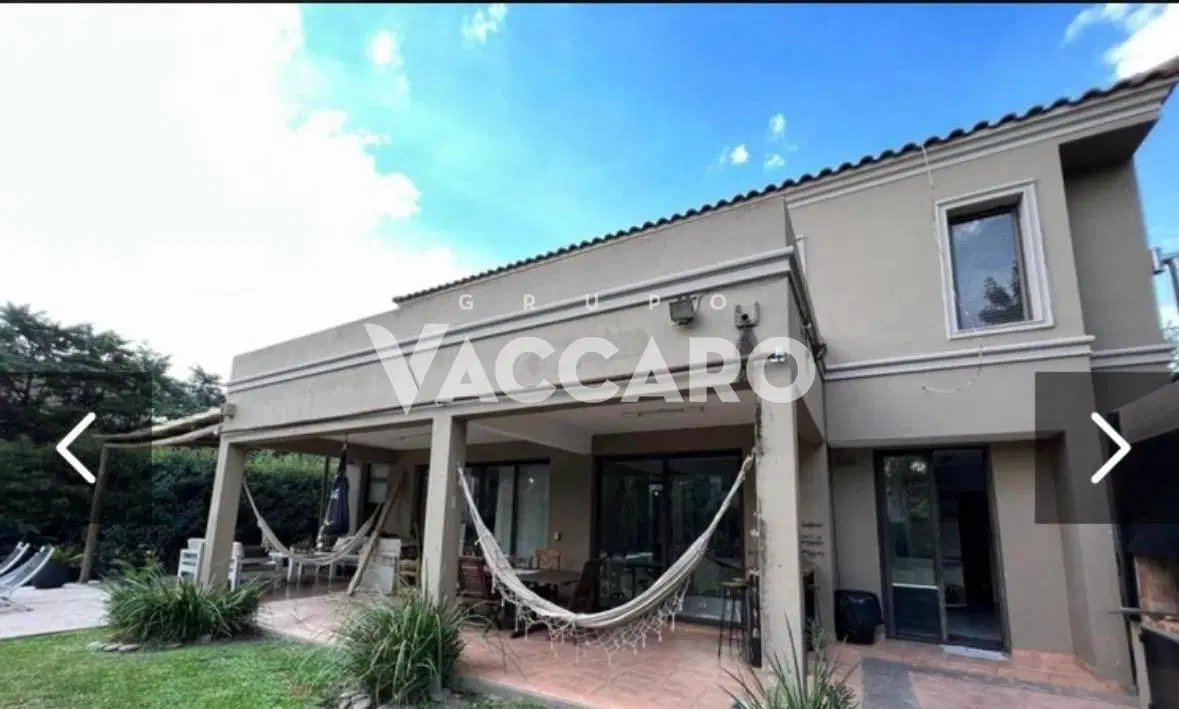 Venta de Casa 4 amb barrio cerrado maria elena, seguridad ,piscina 3 dormitorios 3
