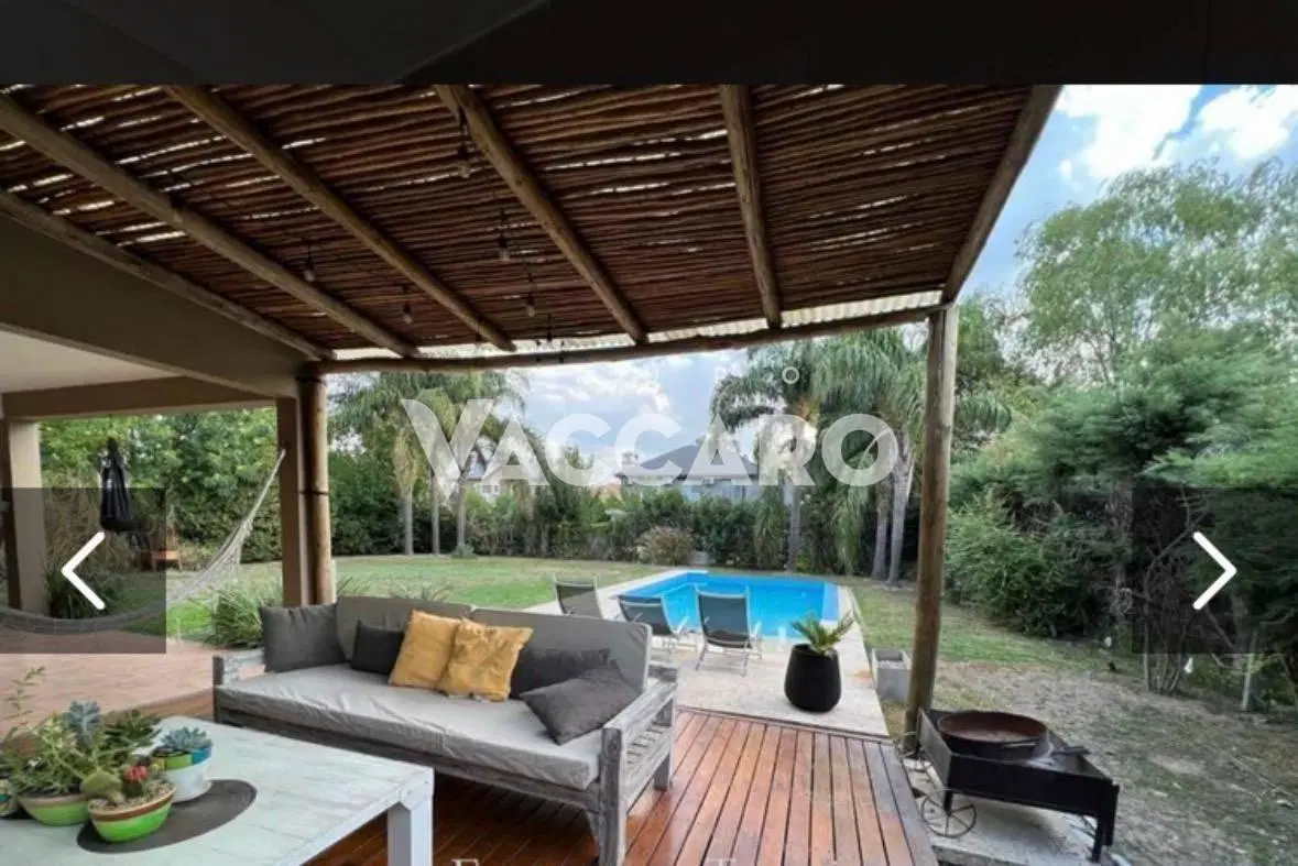 Venta de Casa 4 amb barrio cerrado maria elena, seguridad ,piscina 3 dormitorios 8