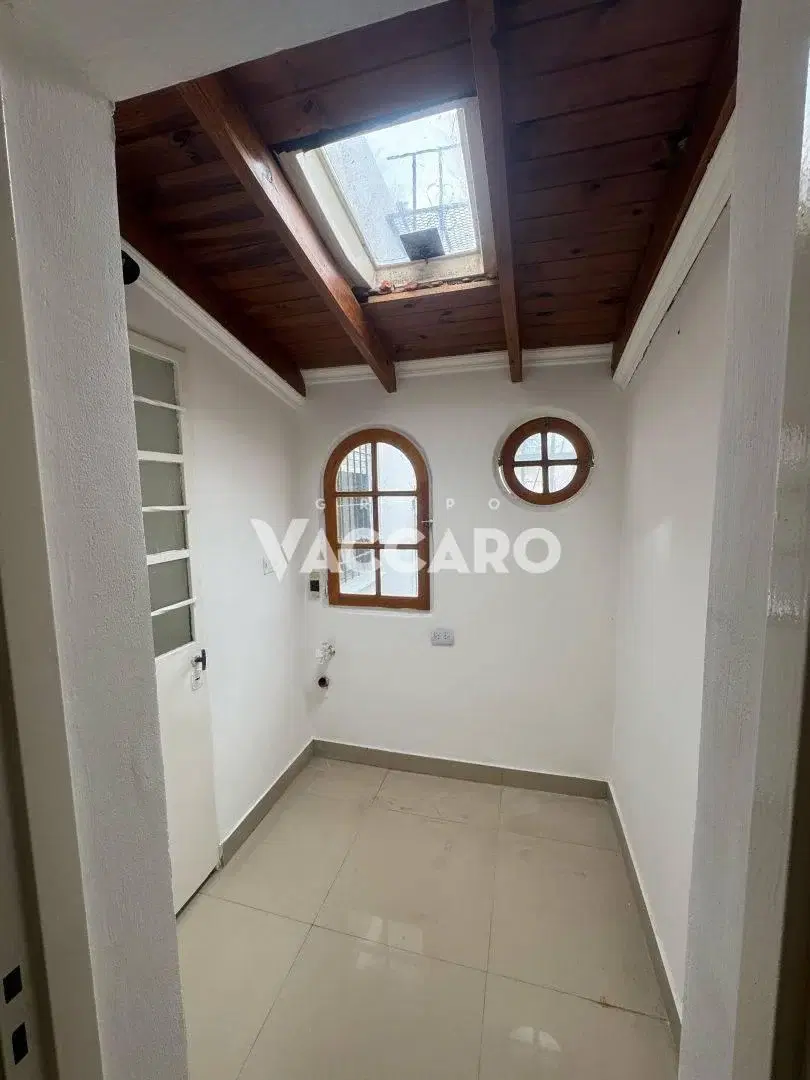 Venta de Casa PH 2 ambientes 1 dormitorio cochera y patio 5