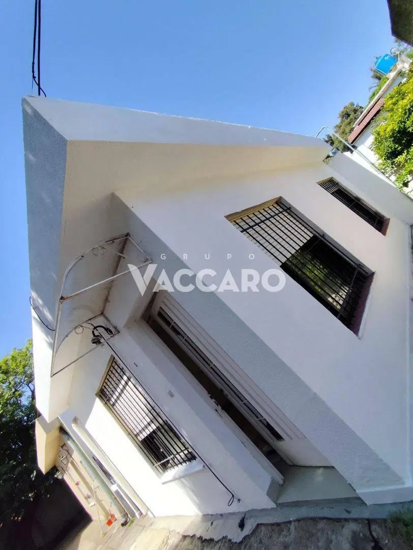 Venta de Casa PH 2 ambientes 1 dormitorio cochera y patio 2