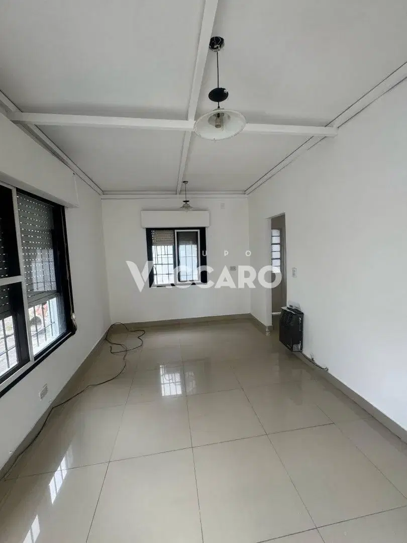 Venta de Casa PH 2 ambientes 1 dormitorio cochera y patio 3