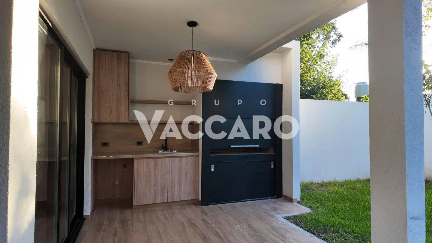 Venta de Casa 4 Ambientes en Villa Udaondo, Ituzaingó 2