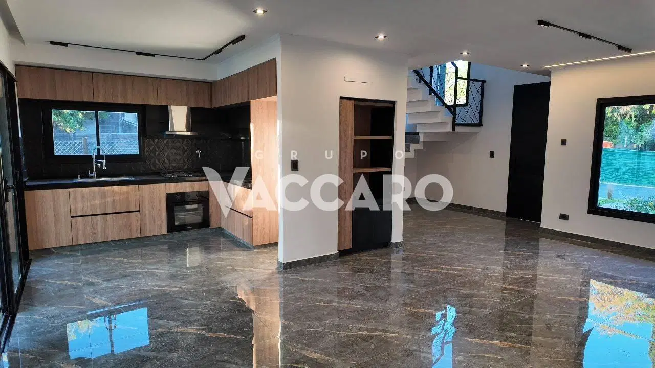Venta de Casa 4 Ambientes en Villa Udaondo, Ituzaingó 1