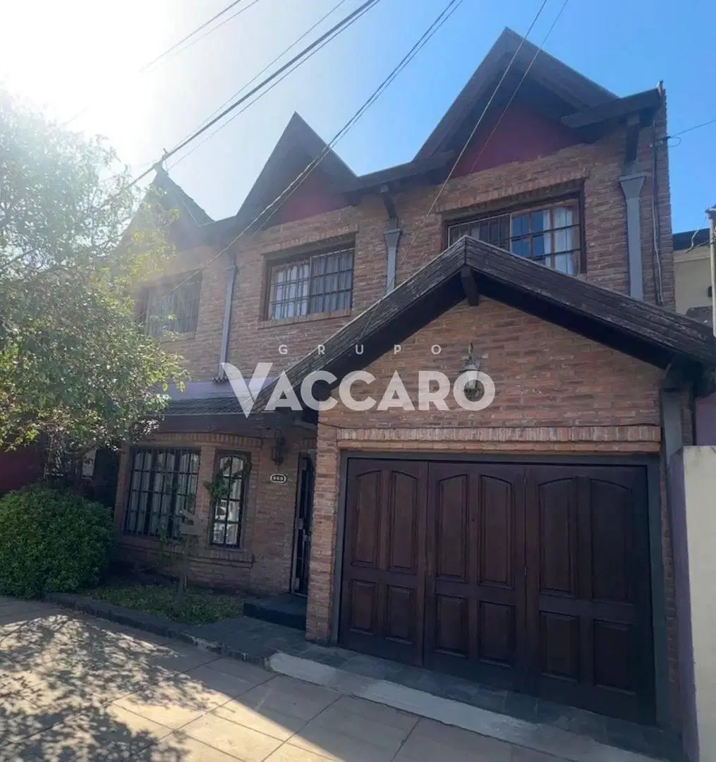 Venta de Casa 5 AMBIENTES en Castelar, Morón 2