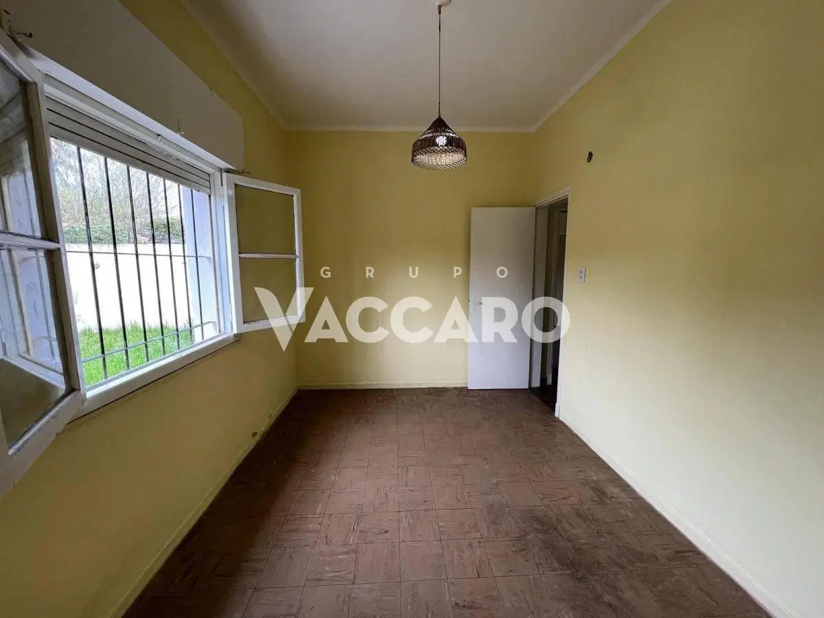 Venta de Casa 3 Ambientes, gran jardín 2