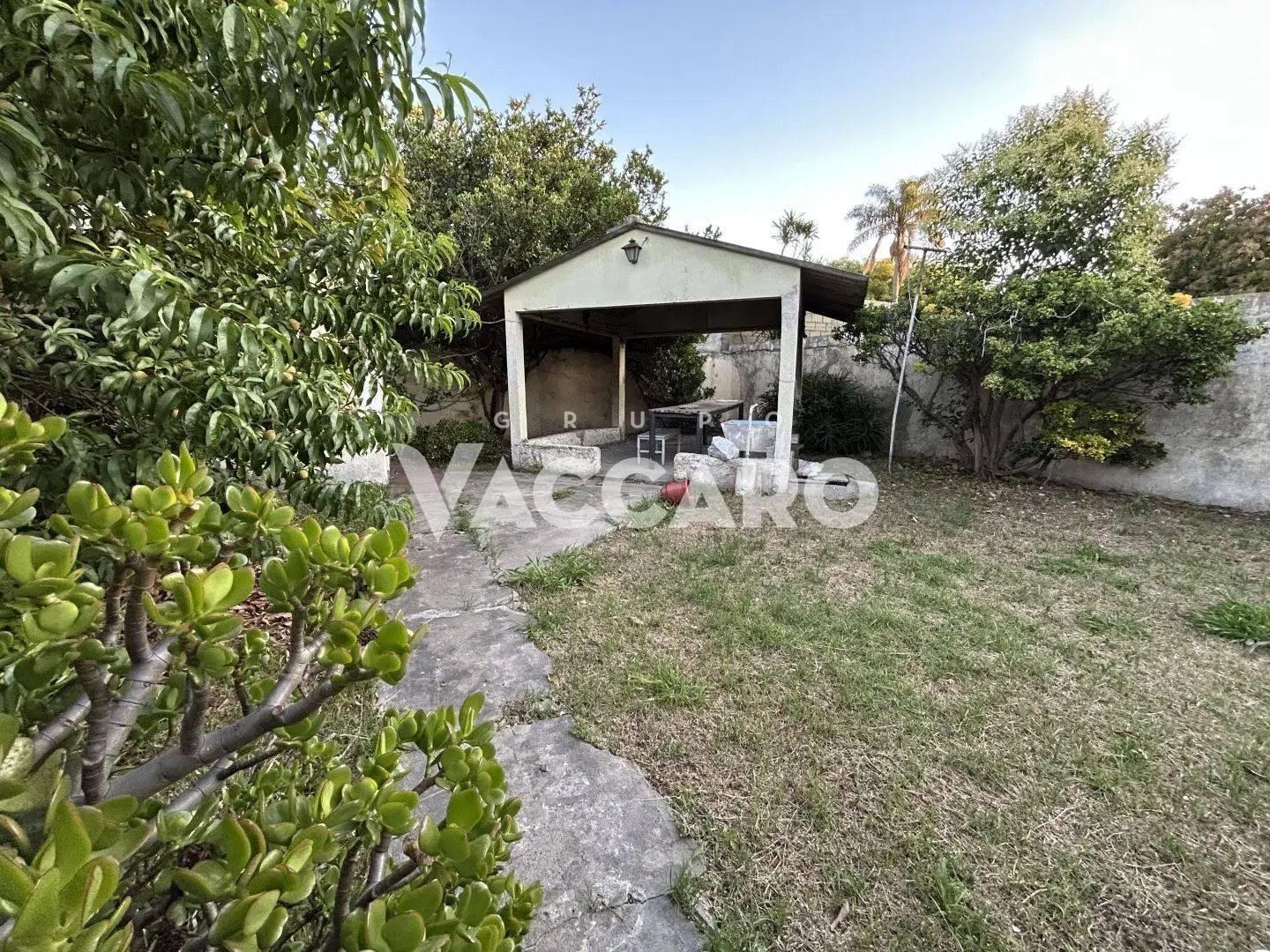 Venta de Casa 3 Ambientes, gran jardín 5