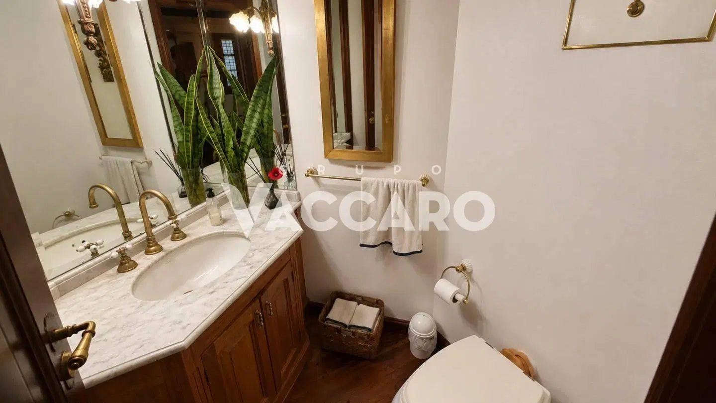 Venta de Casa con 4 Dormitorios en Castelar Norte 5