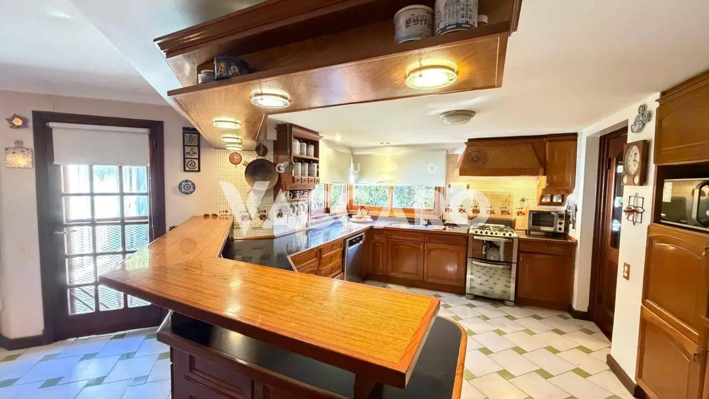 Venta de Casa con 4 Dormitorios en Castelar Norte 8