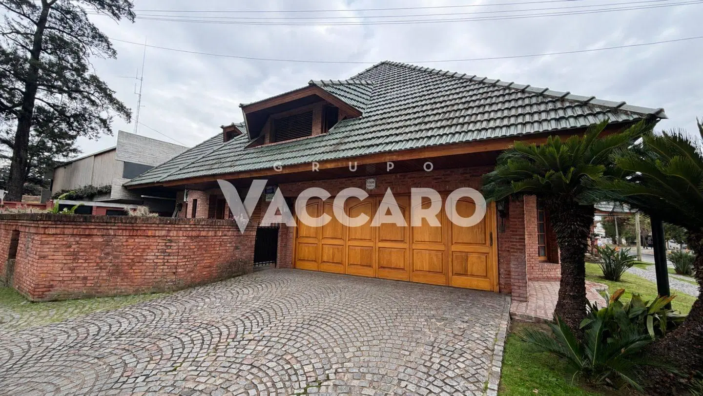 Venta de Casa con 4 Dormitorios en Castelar Norte 4