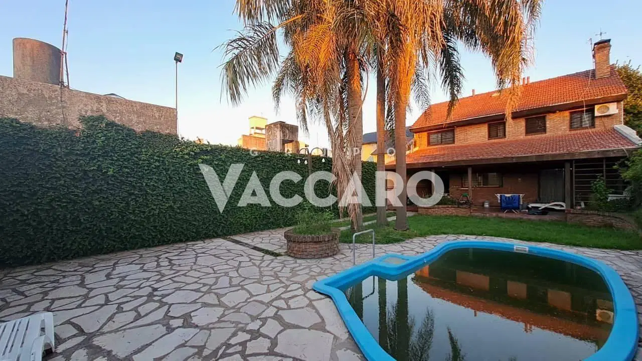 Venta de casa 4 ambientes Castelar Norte 5
