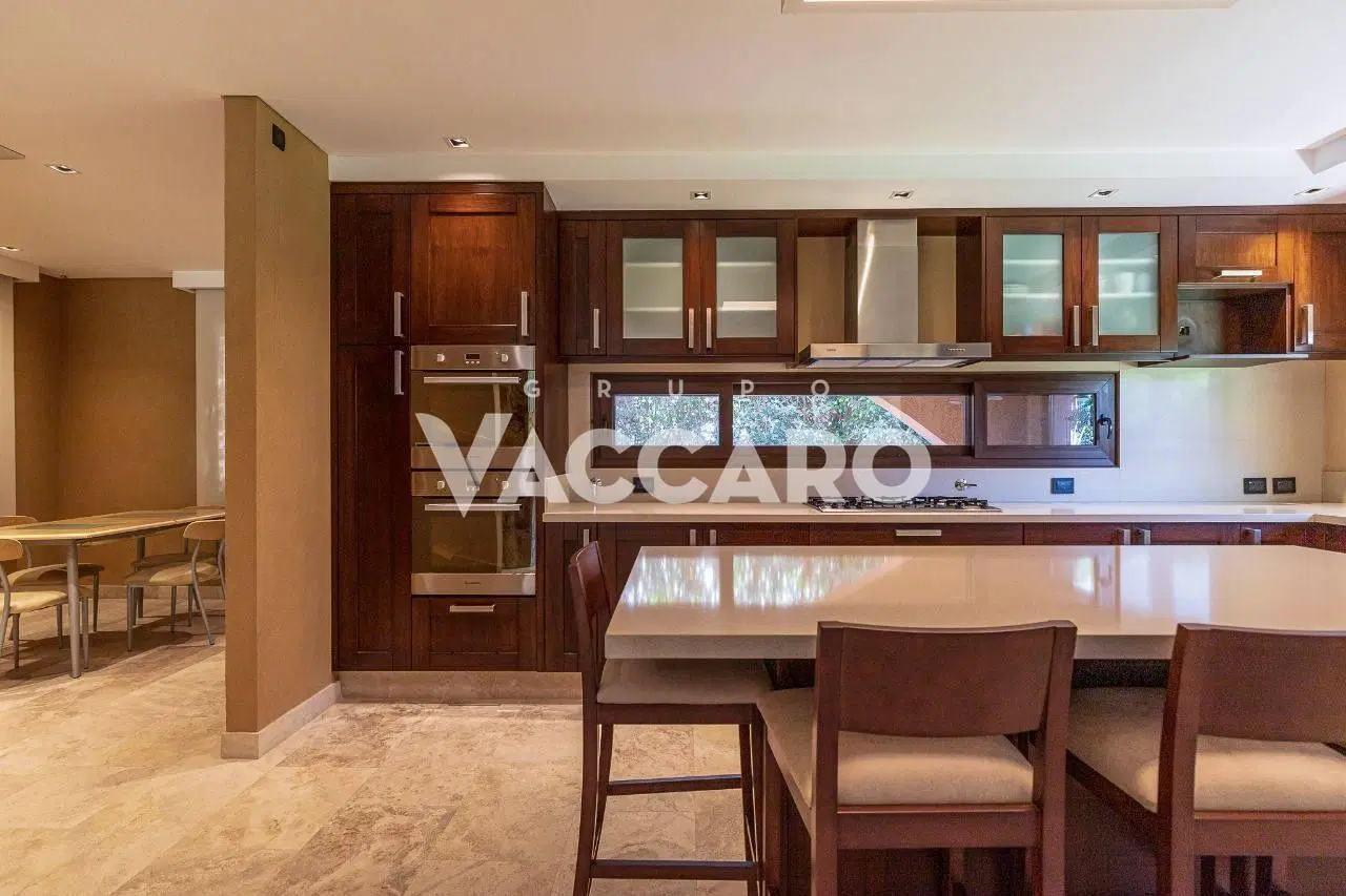 Casa en venta el Casco de Leloir 3
