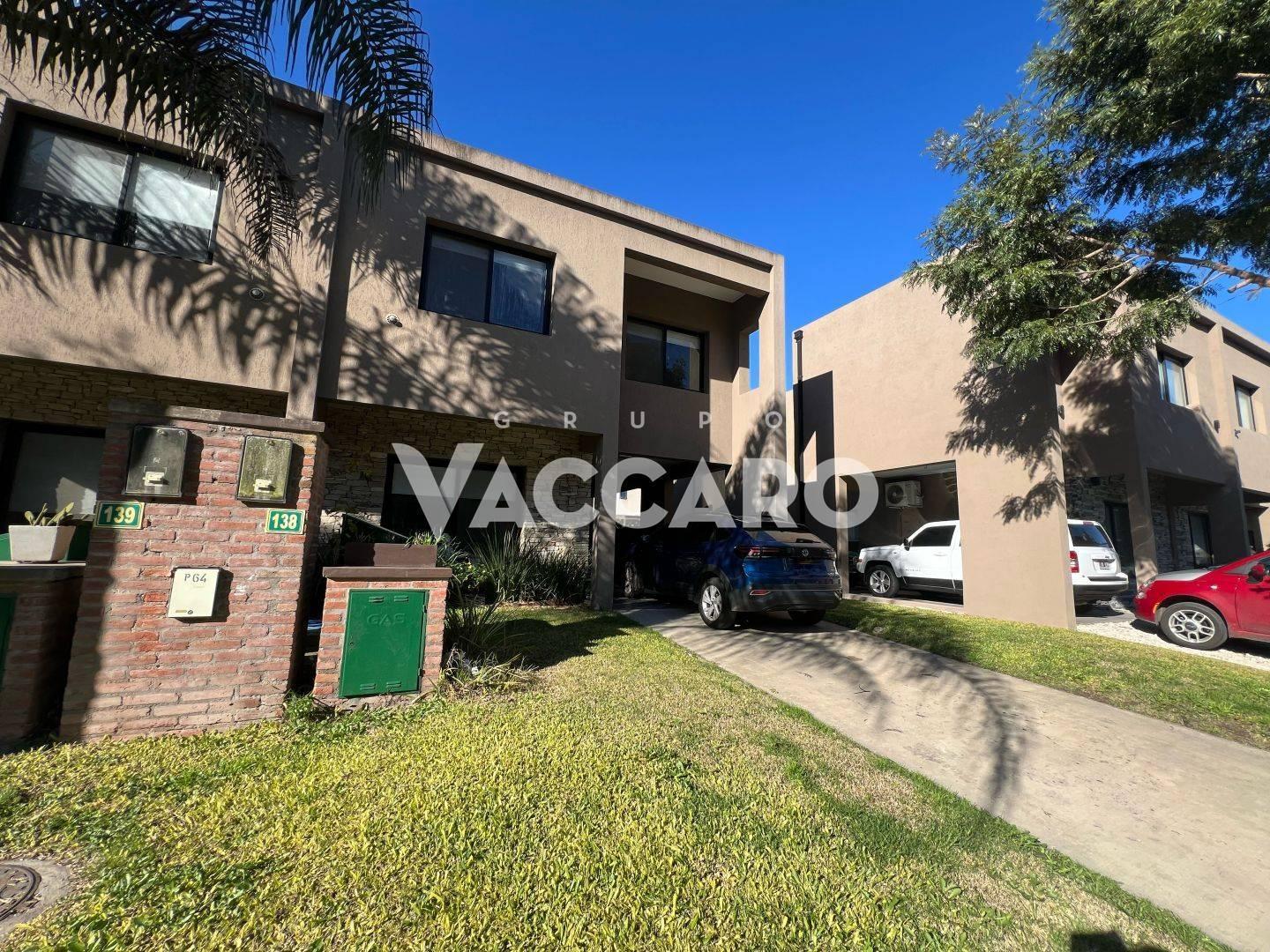 Foto de Town House en Venta 4 ambientes - en Barrio Cerrado María Eugenia R & V, imagen 1