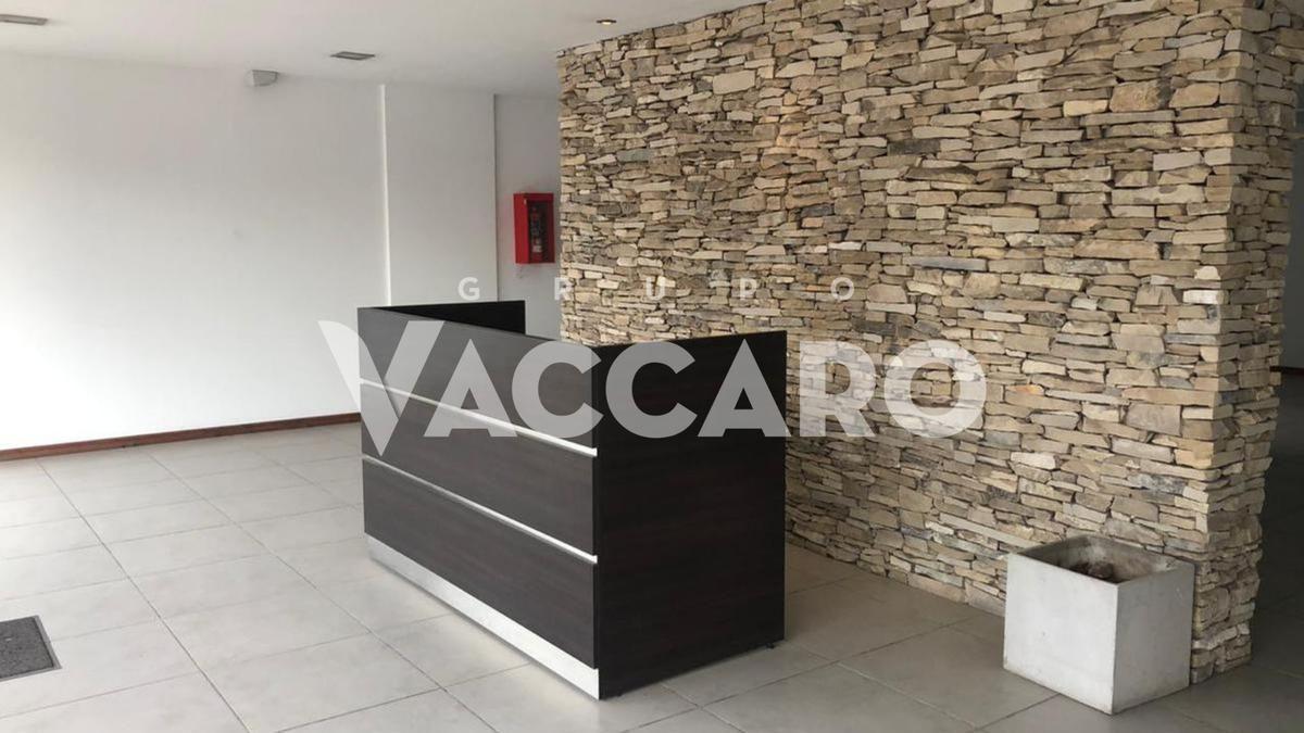 Foto de ALQUILER de LOCAL EN MARIA EUGENIA BUREAU, imagen 3
