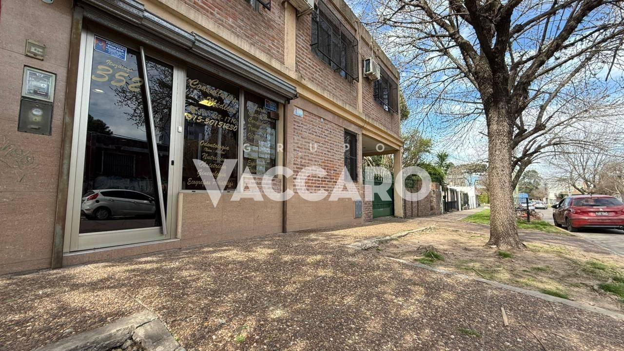 Foto de Venta de casa , 5 Ambientes en Moreno Centro., imagen 1