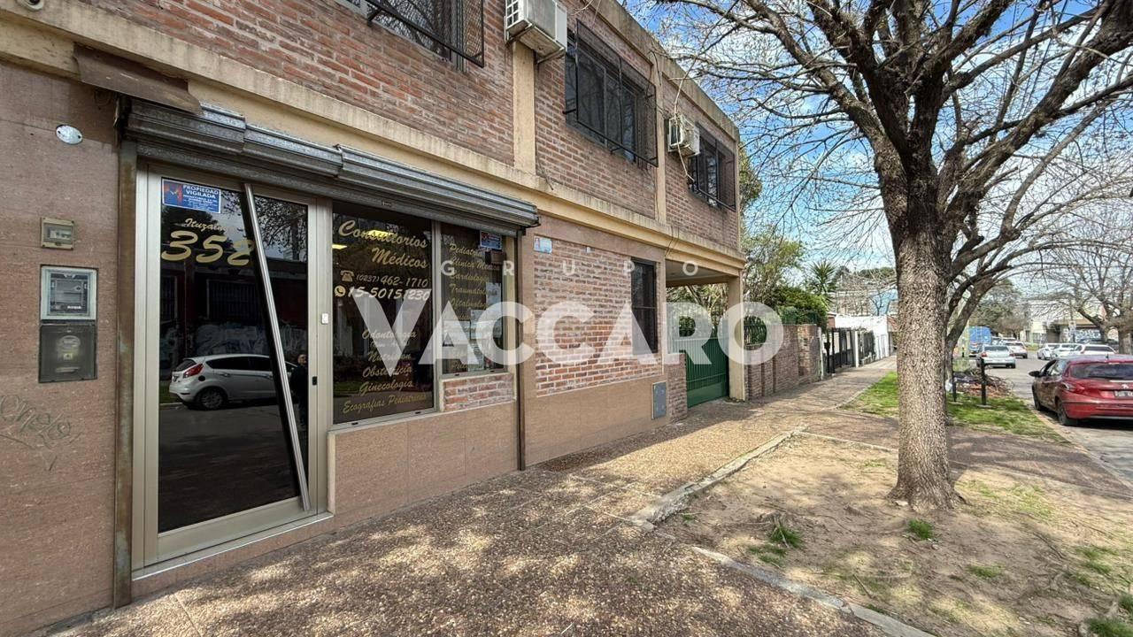 Foto de Venta en bloque de Casa de 5 ambientes y consultorios médicos en Moreno, imagen 1