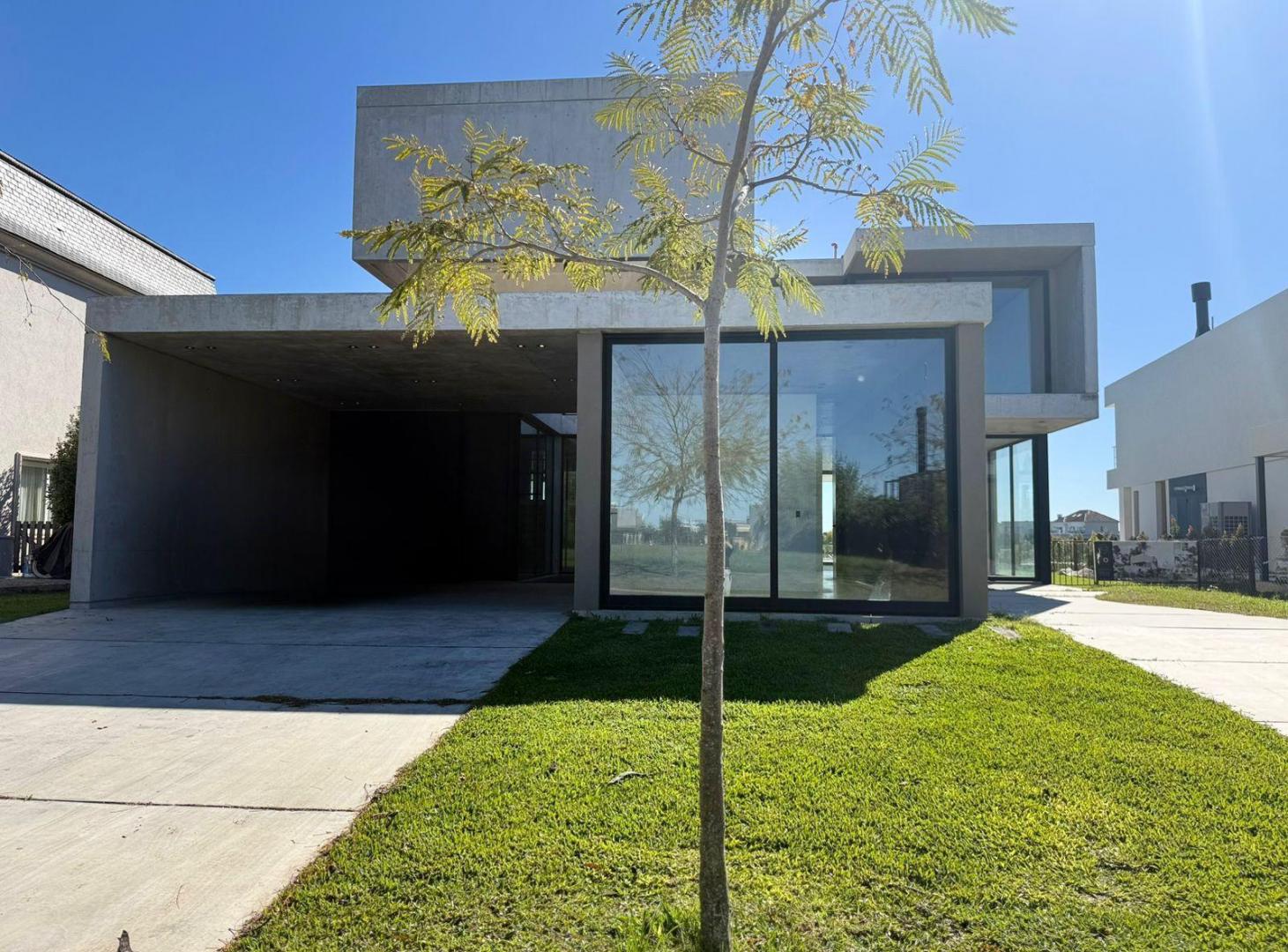 Casa en venta al lago en Marinas puertos