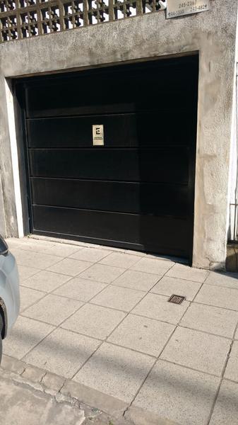 Casa de 2 dormitorios garage.- Banfield E.
