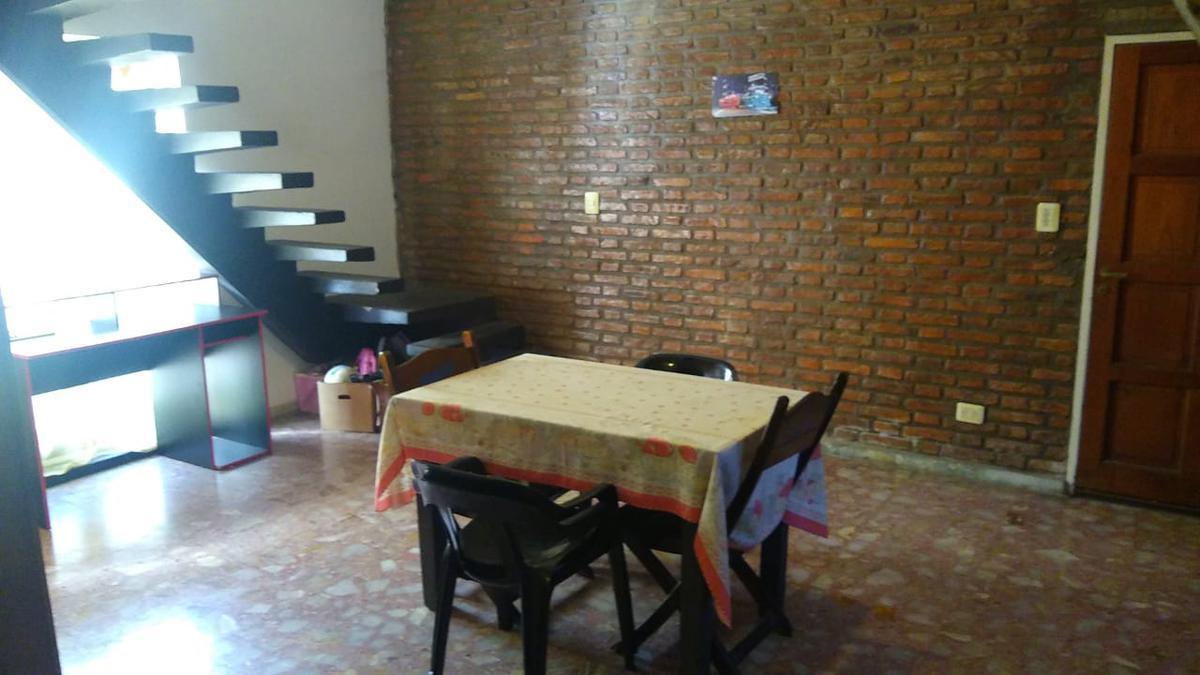 Casa al FTE con 2 dorm y casa al C/FTE con 3 dorm en 2 plantas. Ideal 2 familias. R de Escalada