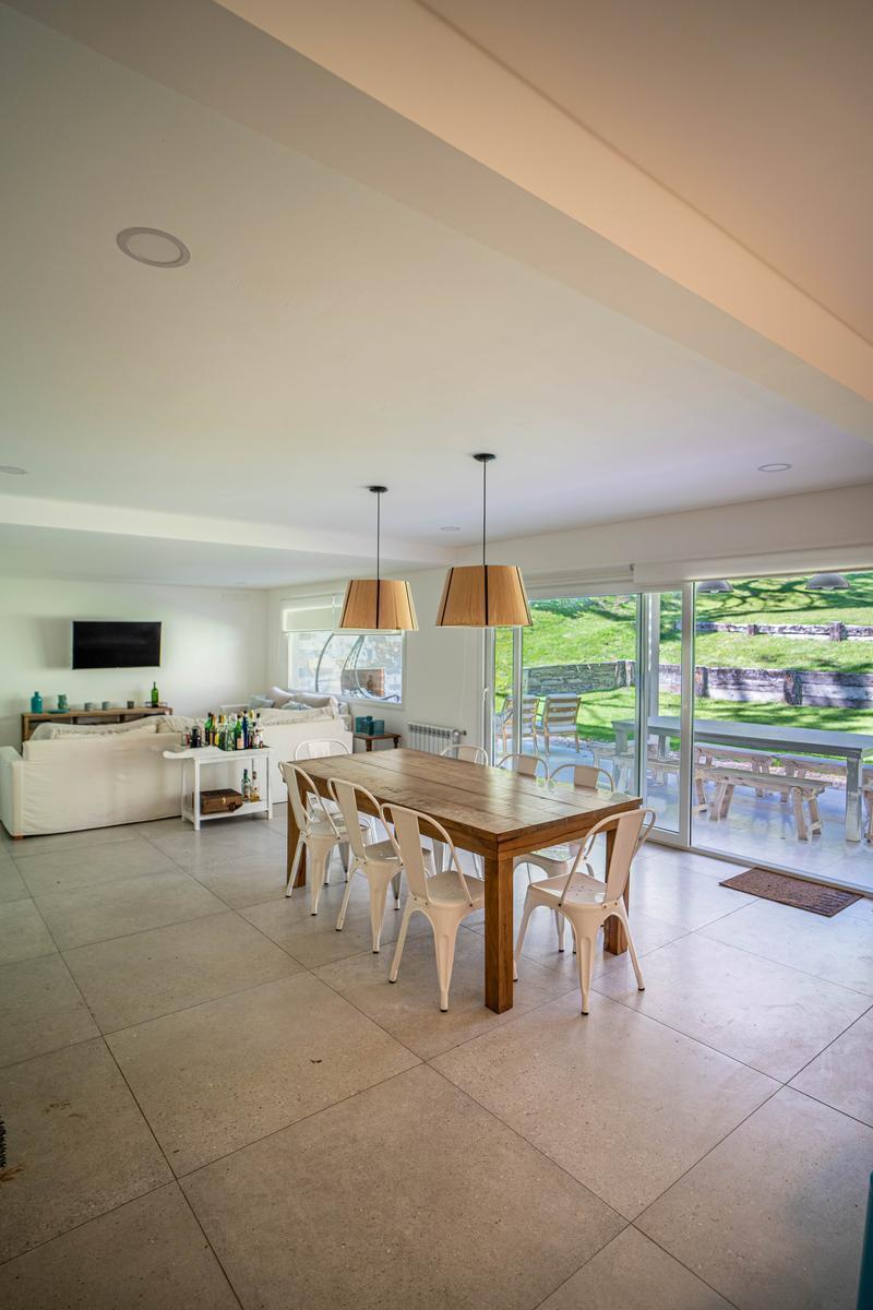 Excelente Casa a Estrenar en Carilo a 1 Cuadra del Mar 1
