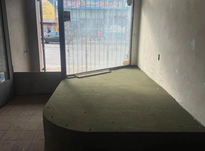 Foto de LOCAL SOBRE AVENIDA ALMIRANTE BROWN 3200, imagen 2