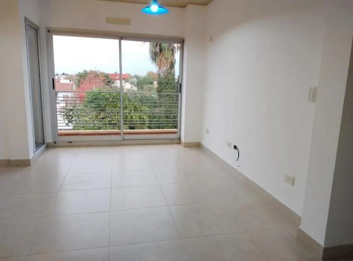 Excelente departamento de 2 ambientes.-Banfield E. 1