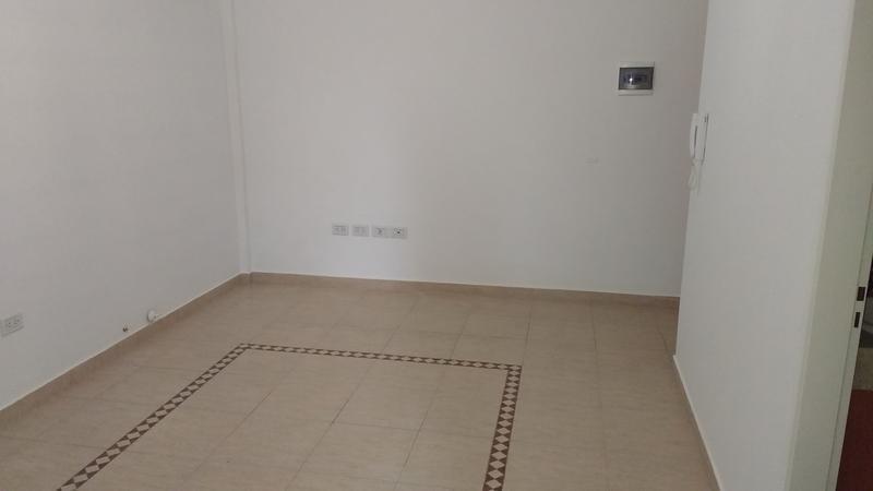 Departamento de 2 AMBIENTES C/cochera descubierta. Banfield E.-