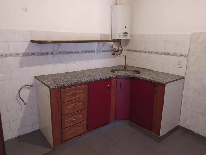 PH INTERNO CON ACCESO INDEPENDIENTE, 2 DORMITORIOS Y TERRAZA EN BANFIELD ESTE.